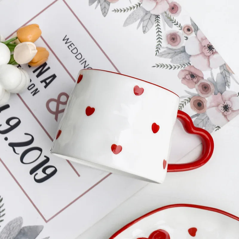 Tea pot decorated with a heart