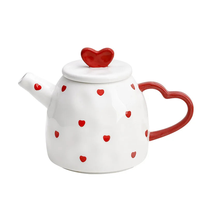 Tea pot decorated with a heart